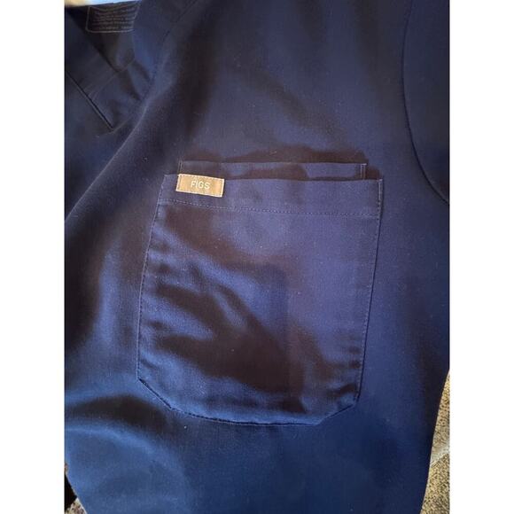 Figs Technical Collection Men's Short Sleeve Navy Blue Medical Scrub Top Sz M - Picture 12 of 12